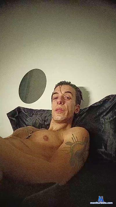 Uriel_23 cam4 bicurious performer from Kingdom of Spain  