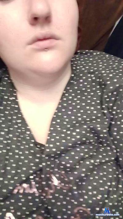 SluttyMumma cam4 bisexual performer from United Kingdom of Great Britain & Northern Ireland  