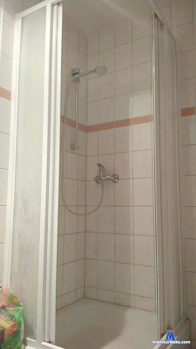 showerdude_xxx cam4 gay performer from United States of America  