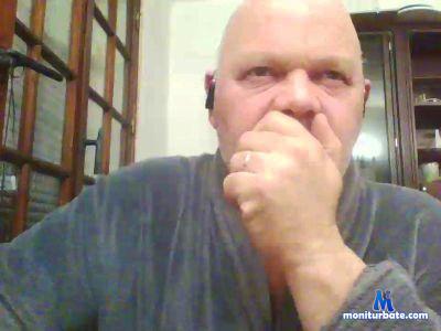 sabvirgbitch cam4 bisexual performer from French Republic  