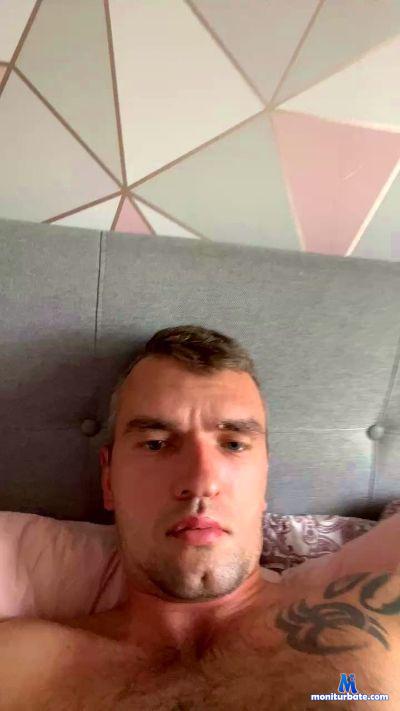 jojek33 cam4 straight performer from United Kingdom of Great Britain & Northern Ireland  