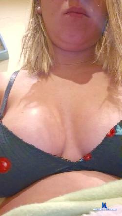 Melzinha25_ cam4 live cam performer profile