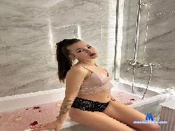 LynetCourtney cam4 live cam performer profile