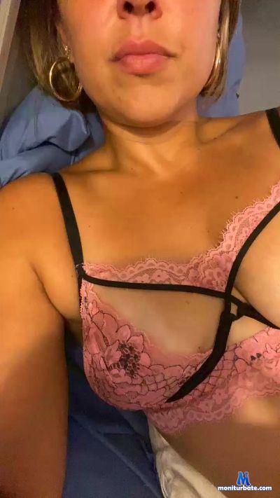 coraleigh cam4 bisexual performer from Canada amateur bisexual cam2cam 