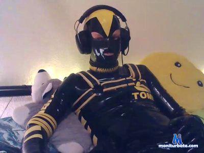 puppy_tomik cam4 gay performer from Czech Republic poppers chastity rollthedice drone 