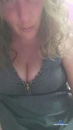 Bucetaordinaria cam4 livecam show performer room profile