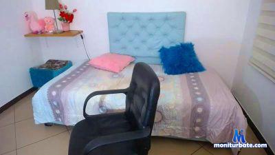Kimberly_Reyes cam4 bicurious performer from Republic of Colombia new latina show curvi rollthedice 