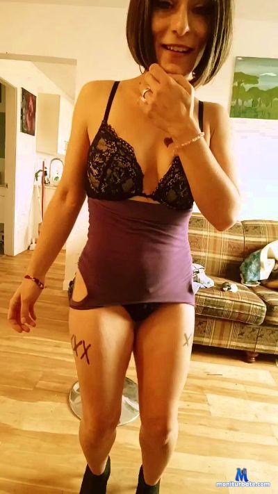 Sexiby cam4 straight performer from Canada  