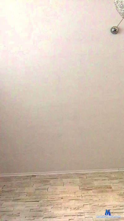 maxxxx35 cam4 straight performer from Republic of Italy  