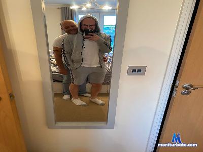 Daddyandboy32 cam4 gay performer from United Kingdom of Great Britain & Northern Ireland  