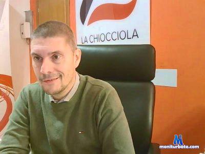 maxwell799 cam4 bicurious performer from Republic of Italy office 