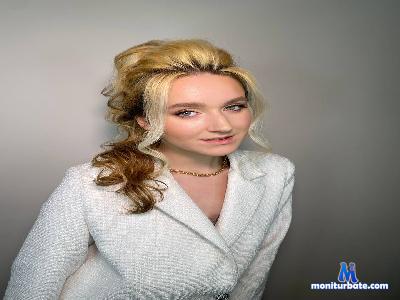 Grinny_Stoun_19 cam4 bisexual performer from Kingdom of Sweden C2C feet spanking cute pussy ass striptease 