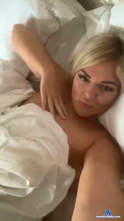 kendell_rae cam4 straight performer from United Kingdom of Great Britain & Northern Ireland amateur feet blowjob blonde 