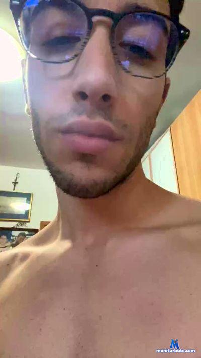 Frabadguyxxx cam4 bicurious performer from Republic of Italy  