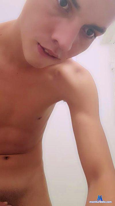 marvelboy31 cam4 bicurious performer from Republic of Colombia  