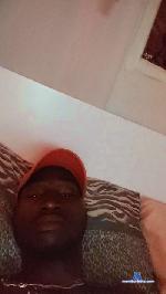 Momobello cam4 livecam show performer room profile