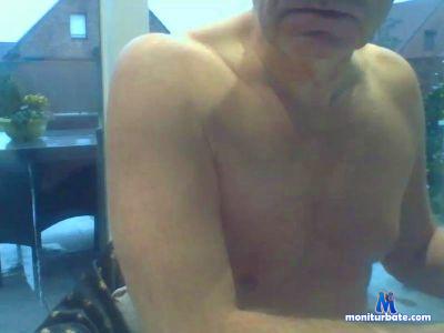 loulou20 cam4 gay performer from French Republic  