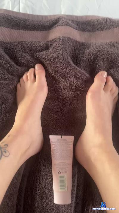 Sarahbabes cam4 bisexual performer from United Kingdom of Great Britain & Northern Ireland feet 