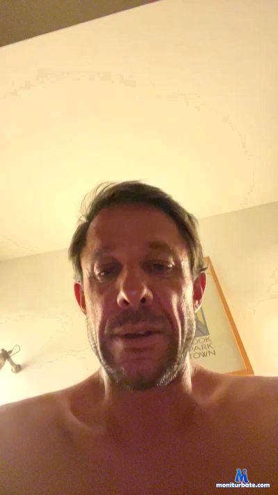 Zubwalker77 cam4 straight performer from French Republic  