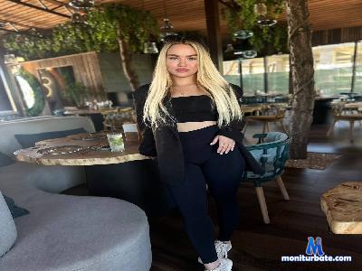 JulianaCannon cam4 bisexual performer from French Republic schoolgirl C2C striptease ass spanking feet lesbian 