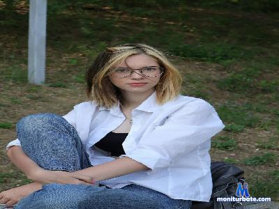 PollyGartrell cam4 straight performer from Czech Republic  