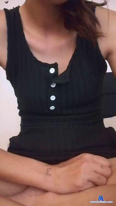 XxElle_Lui cam4 bisexual performer from French Republic threesome 