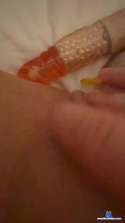 Crystaljade cam4 bisexual performer from United Kingdom of Great Britain & Northern Ireland  