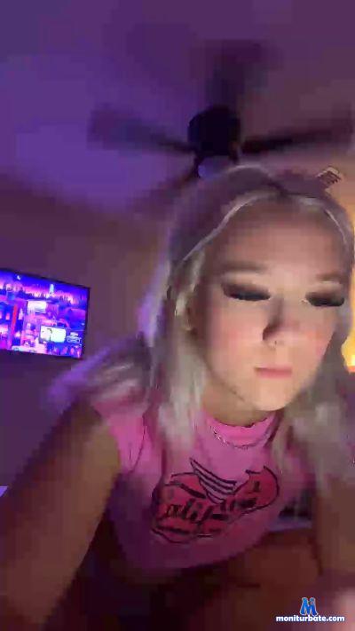 Hnicoleee cam4 bisexual performer from United States of America  
