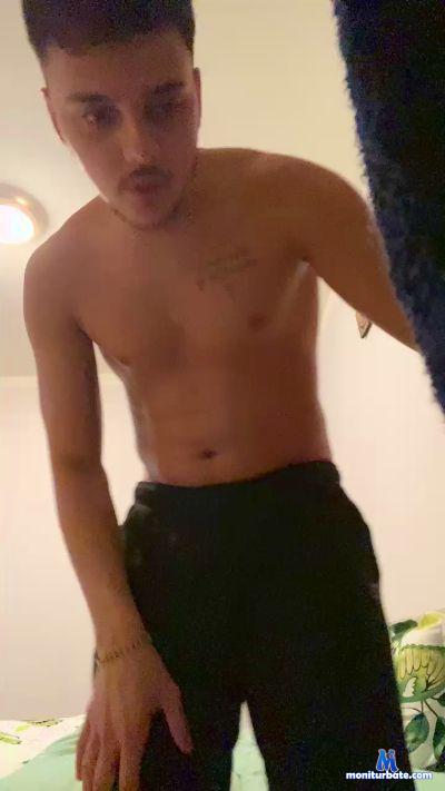 fuerte22 cam4 bisexual performer from Republic of Italy bdsm feet 