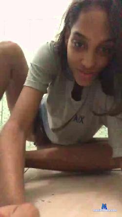 Morenah250 cam4 live cam performer profile