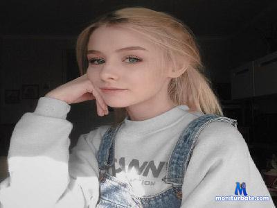 SapphireLuster cam4 bisexual performer from United States of America LiveTouch blonde young 