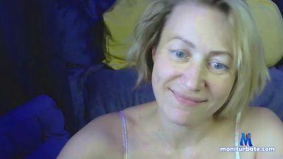 wLESLYMOSw cam4 bisexual performer from Ukraine feet blowjob pussy strapon armpits squirt striptease 