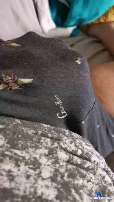 razvan05 cam4 gay performer from Romania  