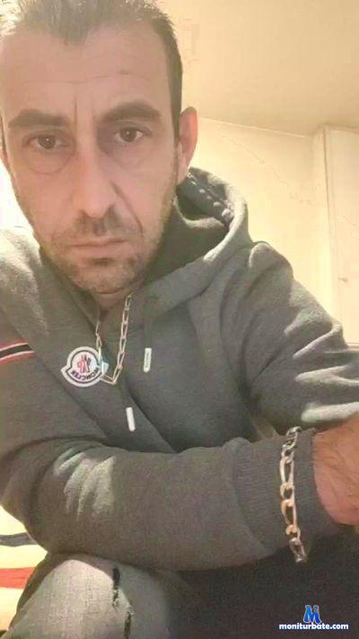 yohann33_xxx cam4 straight performer from French Republic  