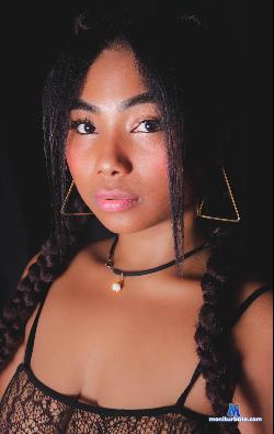 KiaraHips cam4 live cam performer profile