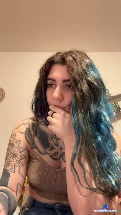 sara732 cam4 bisexual performer from Republic of Italy  