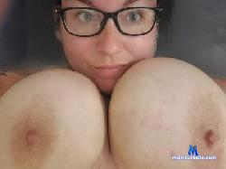 BustyMilfinBath cam4 live cam performer profile