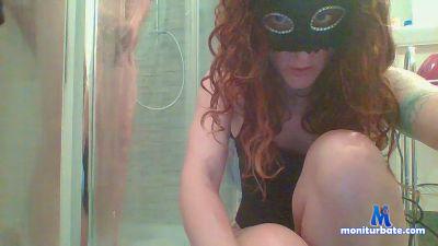 Margot0085 cam4 bicurious performer from Republic of Italy  