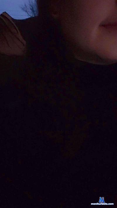 bunnybee_x0 cam4 bisexual performer from Canada  