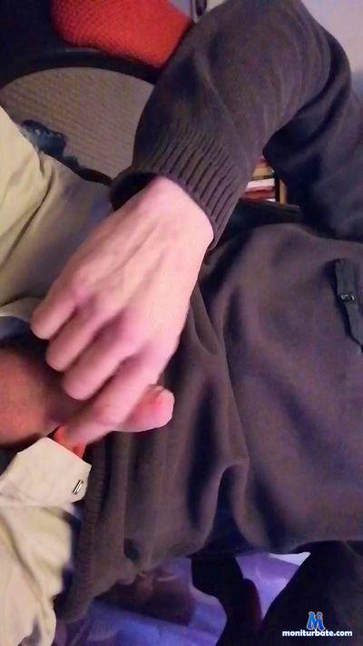 ashrooster1 cam4 bisexual performer from United Kingdom of Great Britain & Northern Ireland  