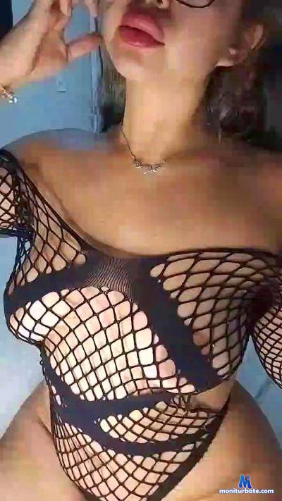 gatitaxxx69 cam4 bicurious performer from Republic of Chile  