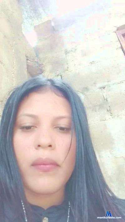 Niki_Fullpee cam4 bicurious performer from Argentine Republic pee goldenshower dirty public 