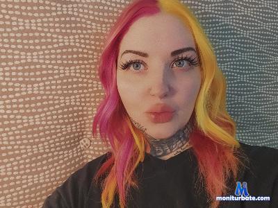 Justsomejunkie cam4 bisexual performer from United States of America masturbation C2C smoke cum blowjob pussy spanking 