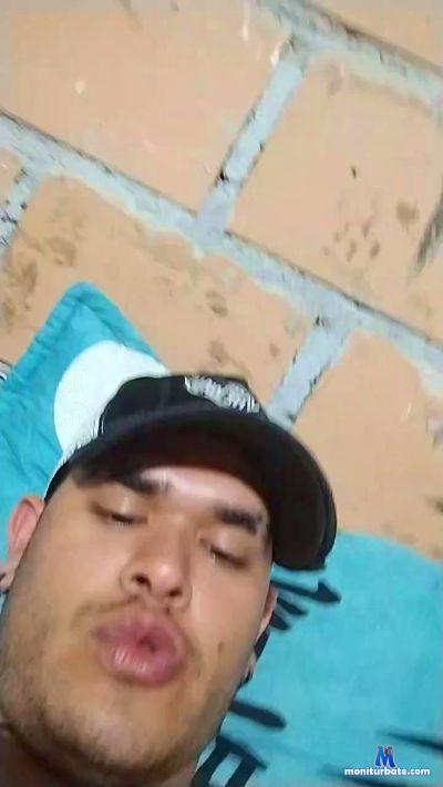 moises335 cam4 gay performer from Republic of Colombia pornstar feet 