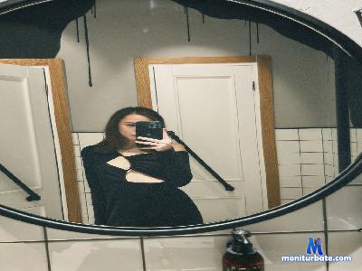 AnnaChristian cam4 bisexual performer from United States of America schoolgirl masturbation squirt pee pussy lesbian feet 