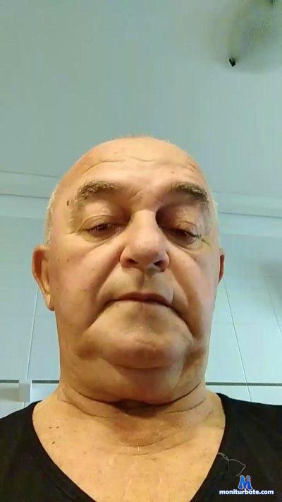 mimmo83 cam4 straight performer from Republic of Italy  