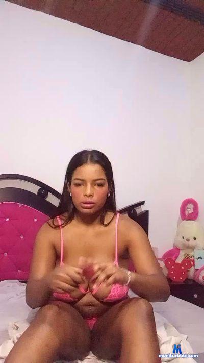 Sexy_Mia01 cam4 bisexual performer from Republic of Colombia armpits squirt C2C pussy anal masturbation deepthroat 