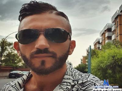 Francescoboy97 cam4 bisexual performer from Republic of Italy  