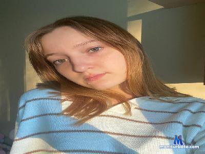 LynneHartford cam4 bisexual performer from French Republic spanking armpits schoolgirl masturbation C2C feet amateur 