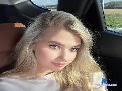 ElwynaChumley cam4 live cam performer profile